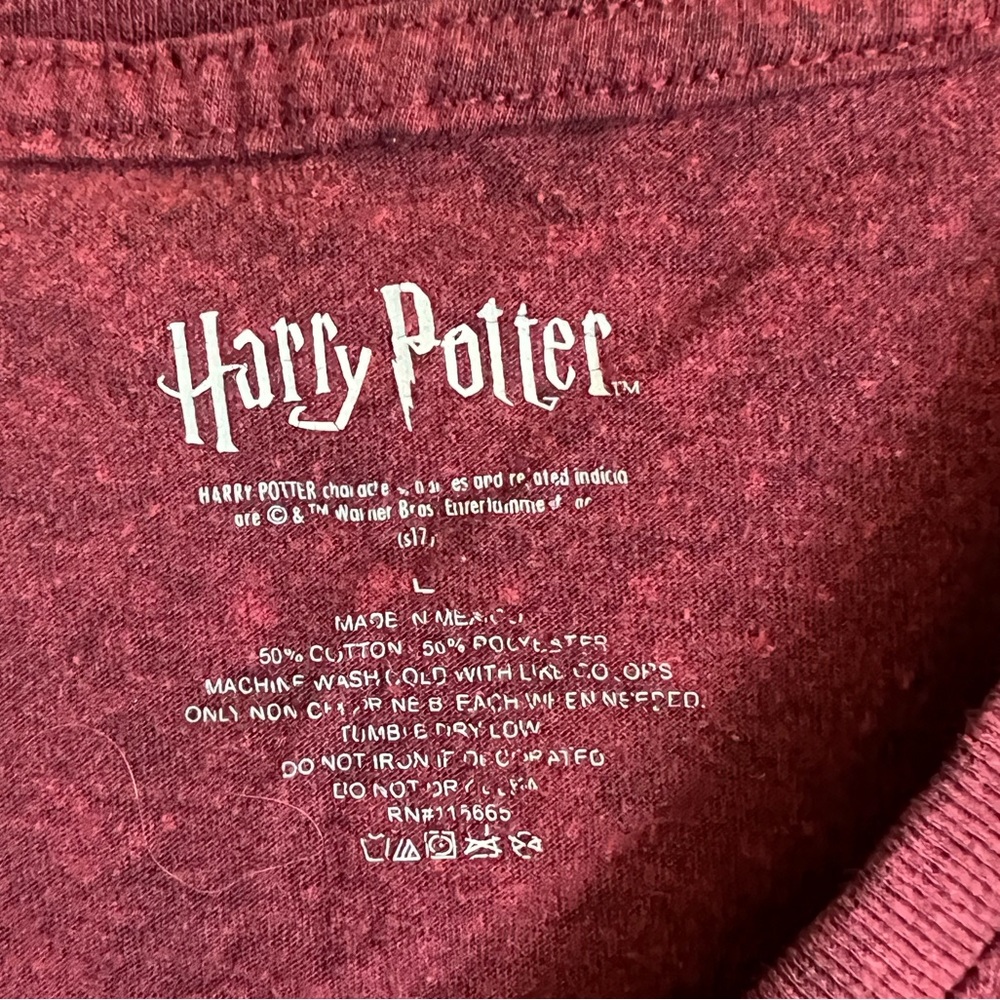 Hot Topic Mischief Managed, Harry Potter Maroon T shirt, Large, V neck - Picture 3 of 3